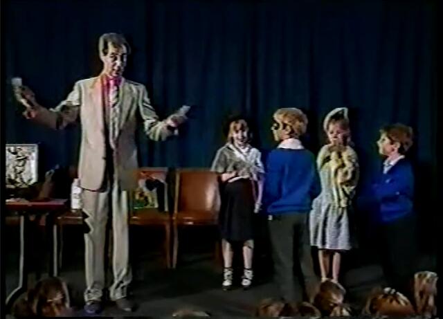 Maurice Day - Kids show magic