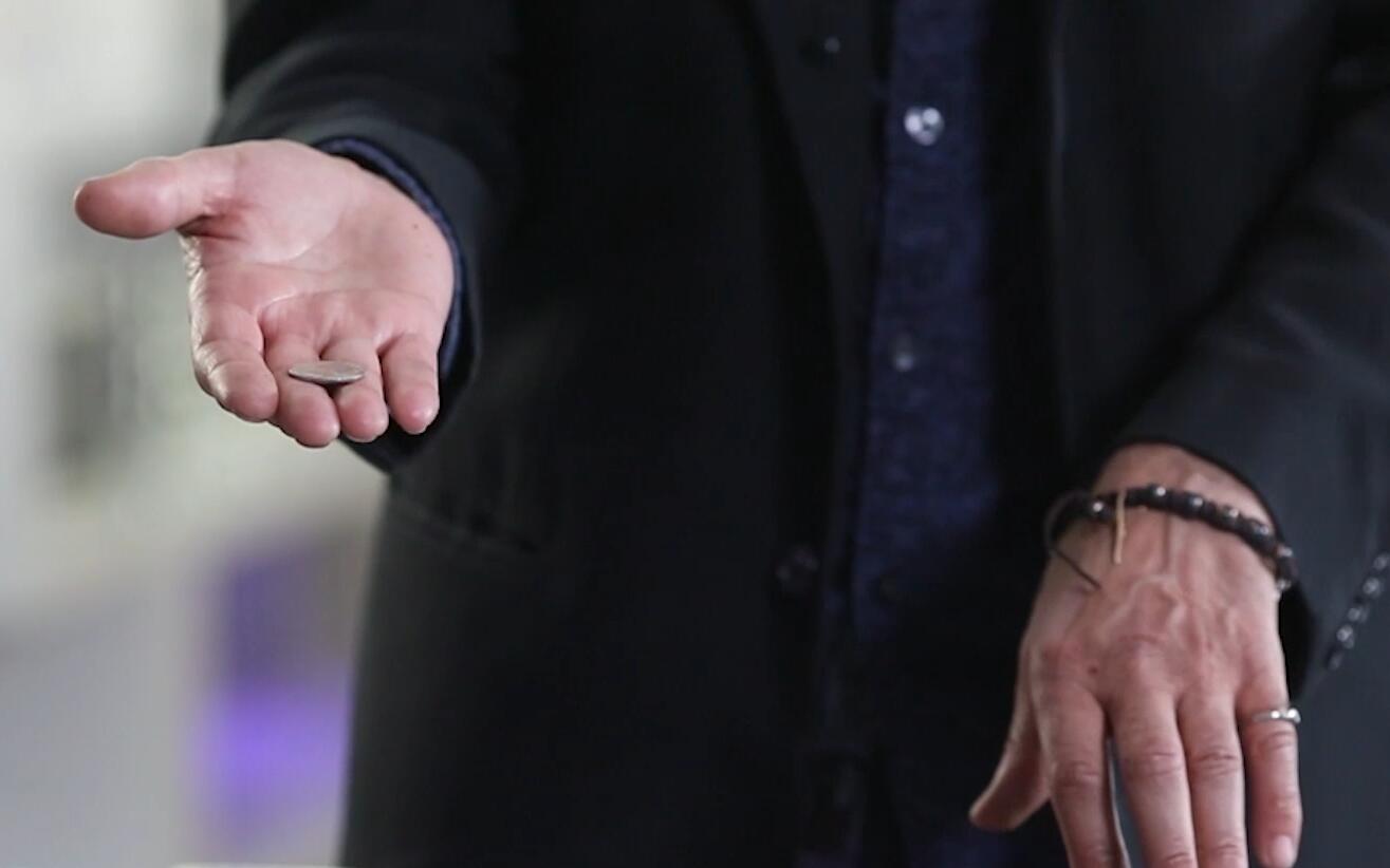 Rocco Silano - Coin Vanish Using Finger Palm