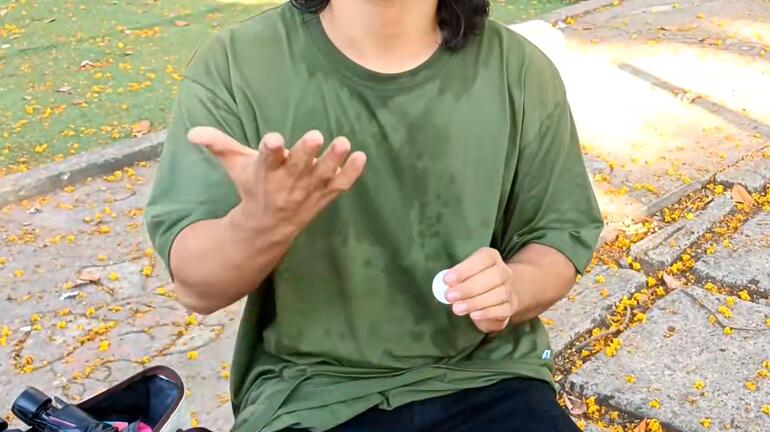 Rogelio Mechilina - Simple 3 Coins Throw And Catch Routine (For Beginners)