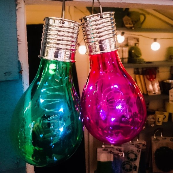 Jonathan Royle - D.I.Y. Floating Light Bulb Illusion (image for) Jonathan Royle - D.I.Y. Floating Light Bulb Illusion